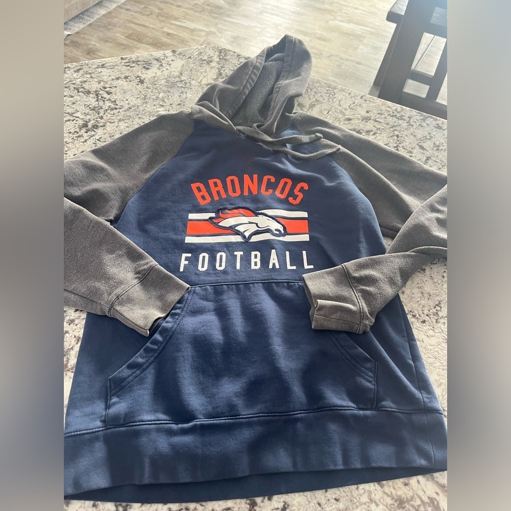 Super soft and vintage looking NFL Broncos hoodie- men’s S
